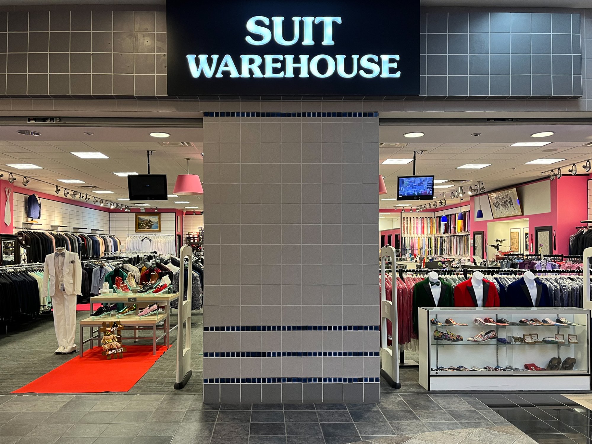 GA SuitWarehouse storefront inside Lakeshore Mall, Gainesville Georgia — men's suits, tuxedos, and alterations